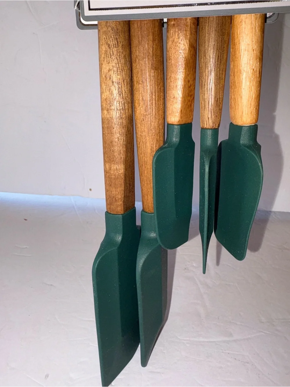 NWT - Gourmet Kitchen 5pc: Green Silicone Wooden Spatula Set